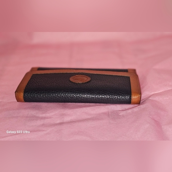 DOONEY & BOURKE VINTAGE ALL WEATHER PEBBLED LEATHER TRIFOLD WALLET - Picture 8 of 10